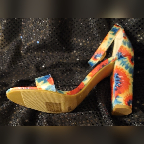 Tie Dye Heels - Picture 4 of 4